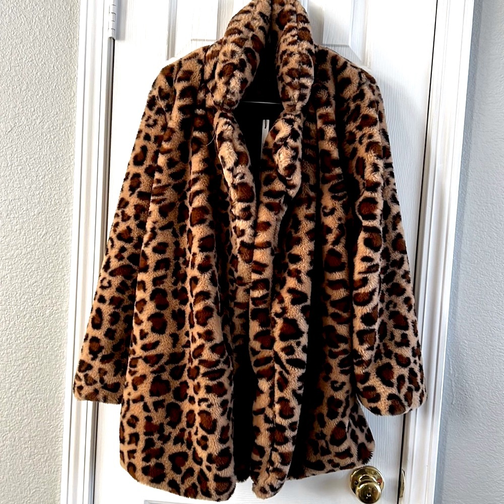 LOVE TREE NEW WITH TAG  cozy and warm  jacket leopard Size small